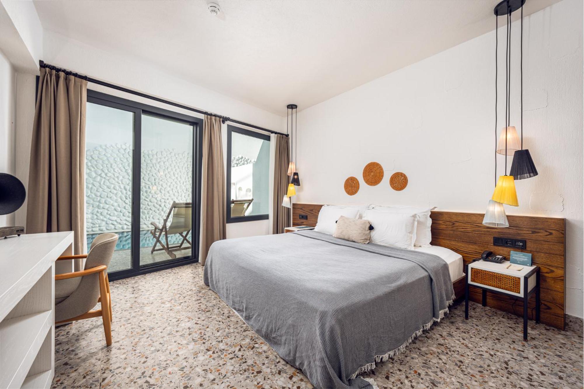 Swim-Up Suite,1609778546:JPEG
